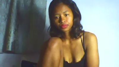 Carinajolie live cam on Cam4