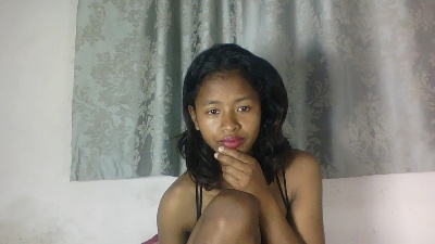 Carinajolie live cam on Cam4