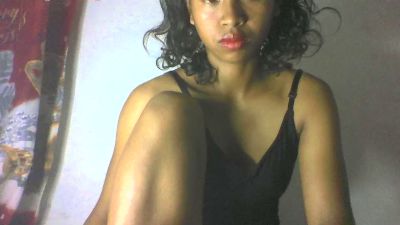Carinajolie live cam on Cam4