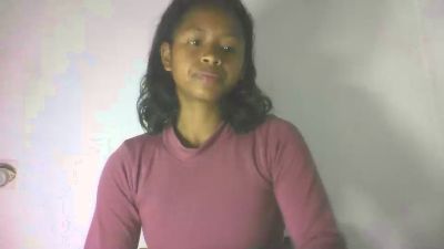 Carinajolie live cam on Cam4