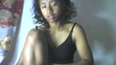 Carinajolie live cam on Cam4