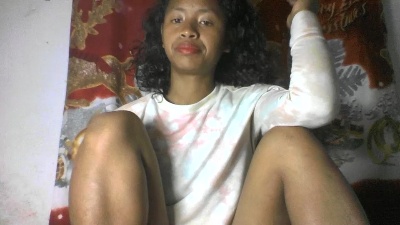 Carinajolie live cam on Cam4