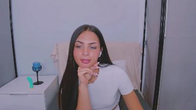 CarlaAmoreX live cam on Cam4