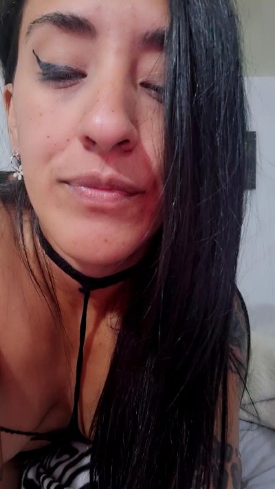 CarlaBelen live cam on Cam4