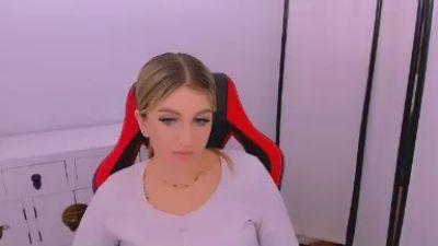 Live thumbnail of CarlaQueen