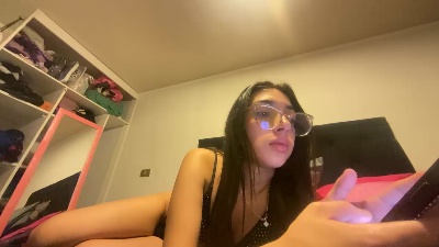 Carlitaa19 live cam on Cam4
