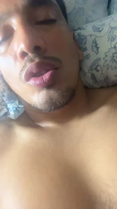 Carlos24680 live cam on Cam4
