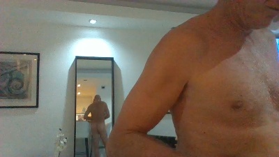 Carlosalto52 live cam on Cam4