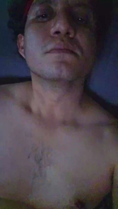 Carlosgerardo1 live cam on Cam4