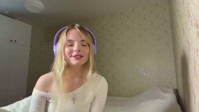 CarlottaMilano live cam on Cam4