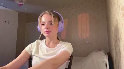 CarlottaMilano live cam on Cam4