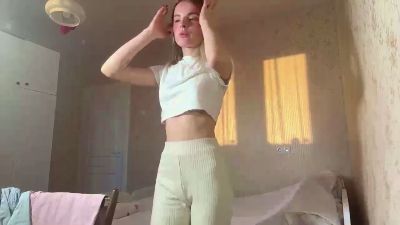 CarlottaMilano live cam on Cam4
