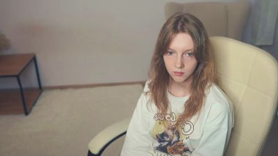 CarmellaYezek live cam on Cam4