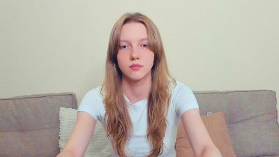CarmellaYezek live cam on Cam4