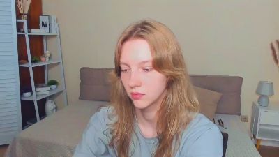 CarmellaYezek live cam on Cam4