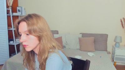 CarmellaYezek live cam on Cam4