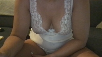 Caroliine92 live cam on Cam4