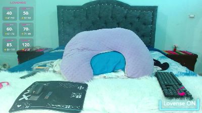Carolina_wish live cam on Cam4