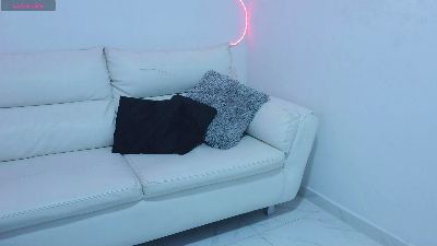 Carolinezoe_01 live cam on Cam4
