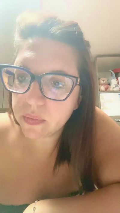 Carolyne2023 live cam on Cam4