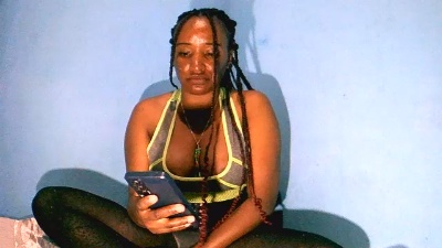 Cathya05 live cam on Cam4