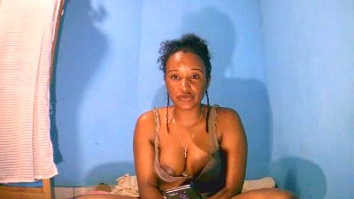 Cathya05 live cam on Cam4
