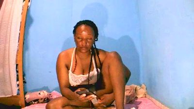 Cathya05 live cam on Cam4