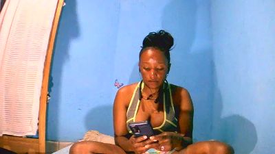 Cathya05 live cam on Cam4