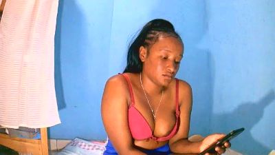 Cathya05 live cam on Cam4