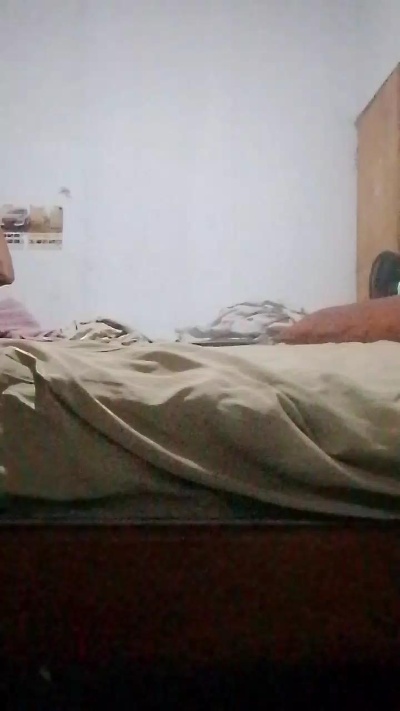 Cebr4747 live cam on Cam4