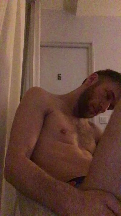 Cedhornybottom live cam on Cam4