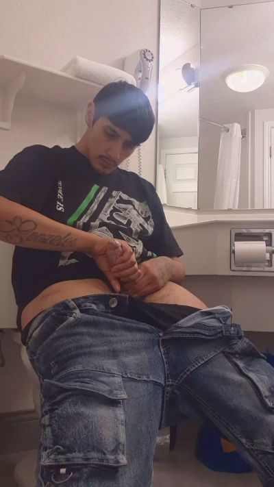 Ceejay123 live cam on Cam4