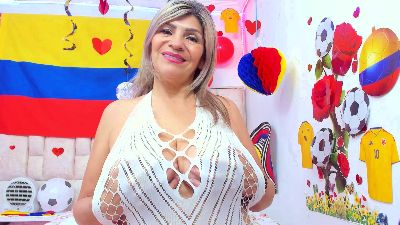 Celeste_Lincon live cam on Cam4