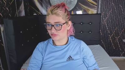 Cerecita02 live cam on Cam4