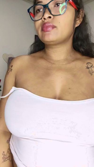 Chalohottt live cam on Cam4