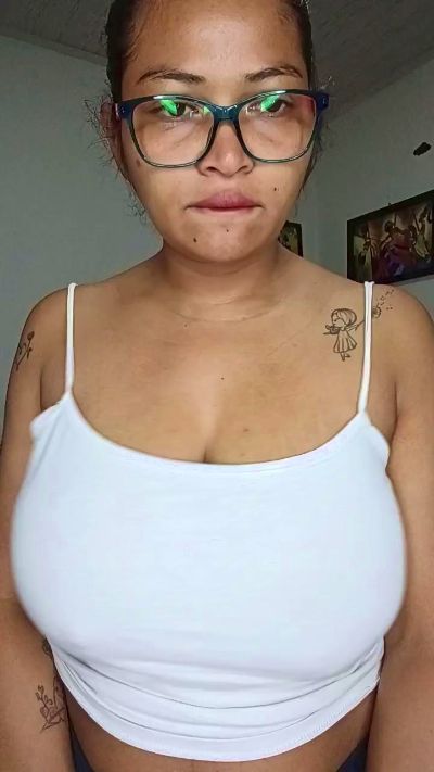 Chalohottt live cam on Cam4