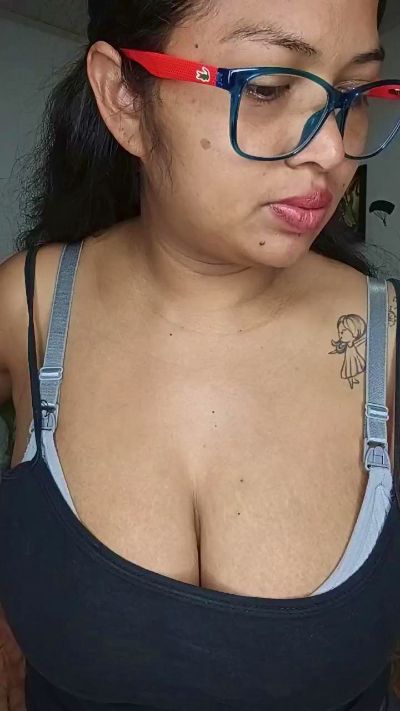 Chalohottt live cam on Cam4