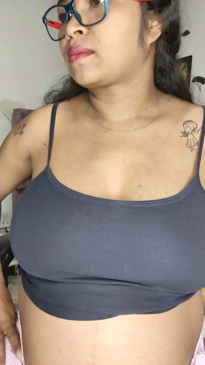 Chalohottt live cam on Cam4