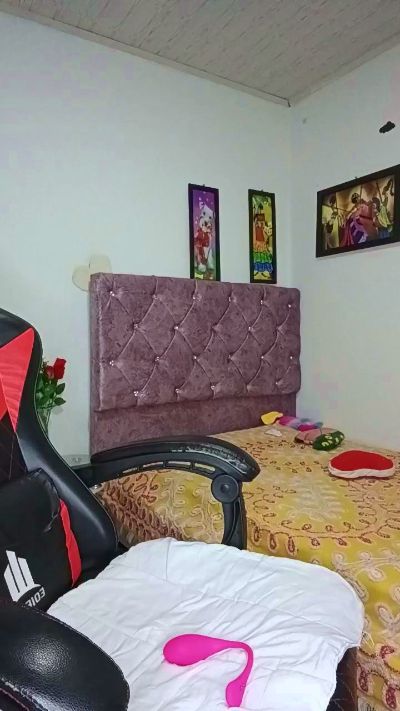 Chalohottt live cam on Cam4