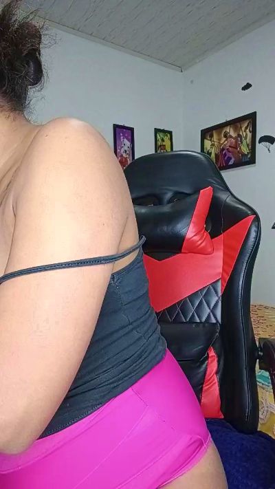 Chalohottt live cam on Cam4
