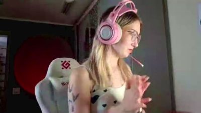 ChanaNicklin live cam on Cam4