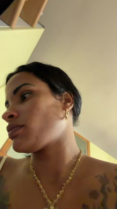Chanelsexi live cam on Cam4