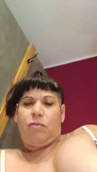 Chani1977 live cam on Cam4