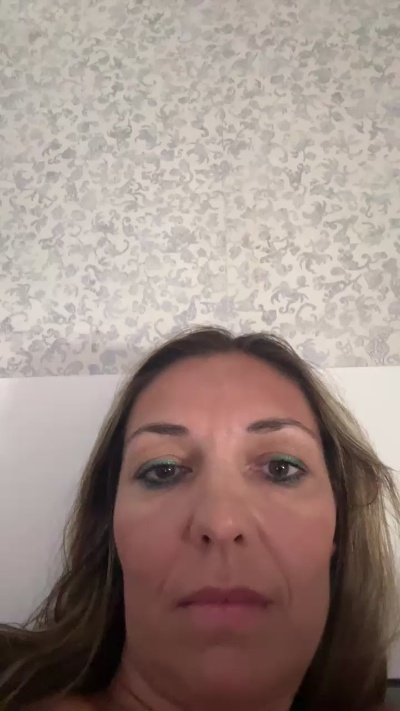 Chantal99 live cam on Cam4