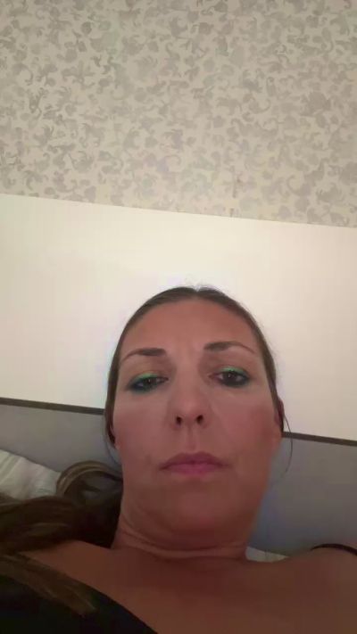 Chantal99 live cam on Cam4