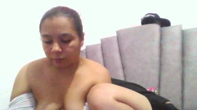 Charis_21 live cam on Cam4