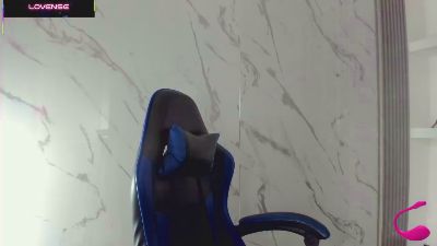 Charis_21 live cam on Cam4
