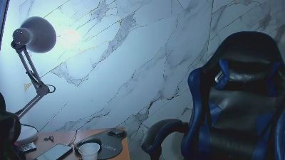 Charis_21 live cam on Cam4