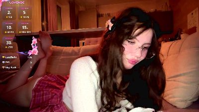 CharlaZapato live cam on Cam4