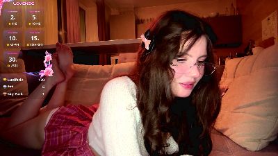 CharlaZapato live cam on Cam4